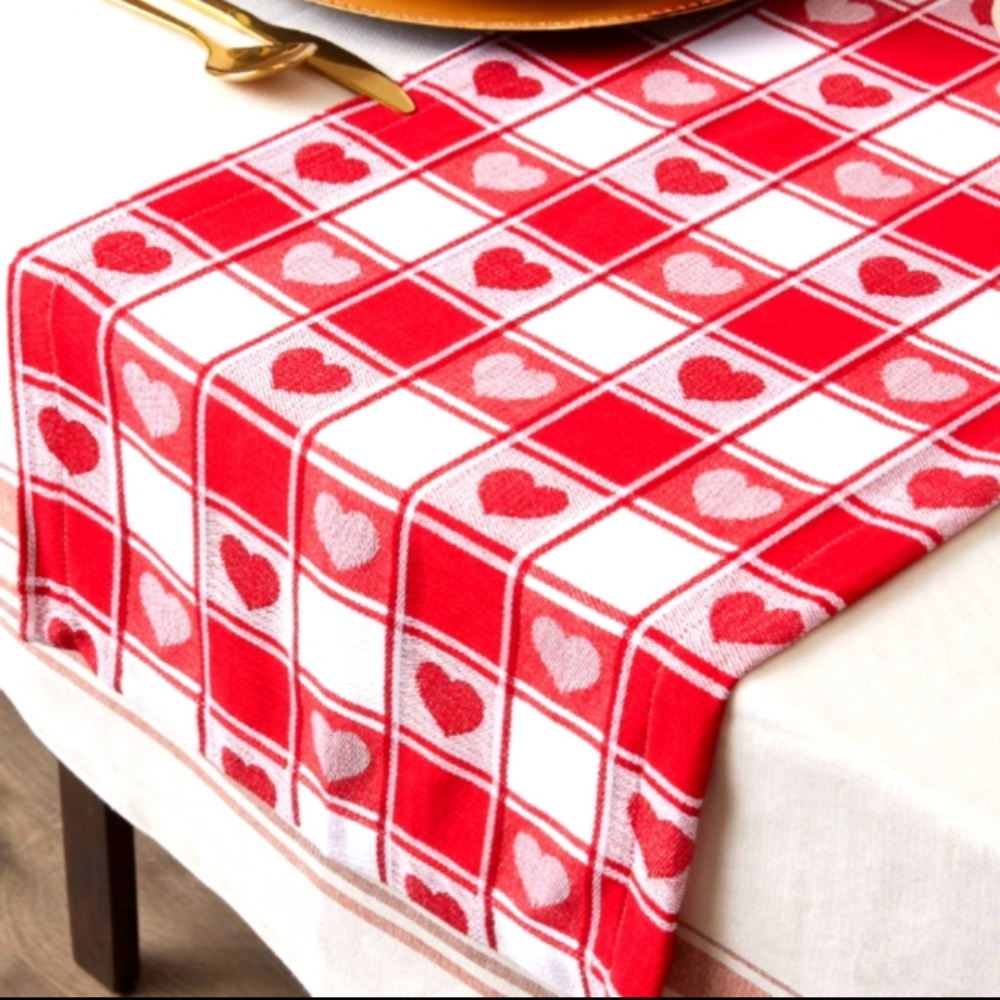 "NWT" Valentine's Day Checkered Buffalo Hearts Tablerunner
